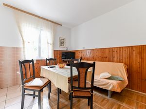 22309273-Ferienwohnung-6-Starigrad-Paklenica-300x225-1