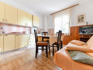 22309273-Ferienwohnung-6-Starigrad-Paklenica-300x225-3