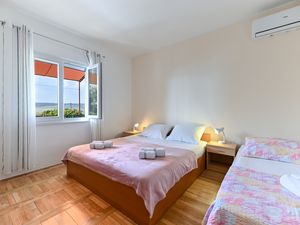 22309273-Ferienwohnung-6-Starigrad-Paklenica-300x225-4