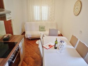 23661123-Ferienwohnung-5-Starigrad-Paklenica-300x225-1