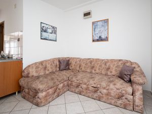 23917169-Ferienwohnung-4-Starigrad-Paklenica-300x225-2