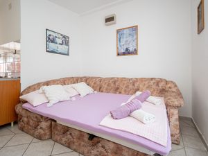 23917169-Ferienwohnung-4-Starigrad-Paklenica-300x225-3