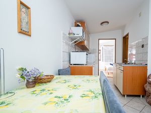 23917169-Ferienwohnung-4-Starigrad-Paklenica-300x225-5