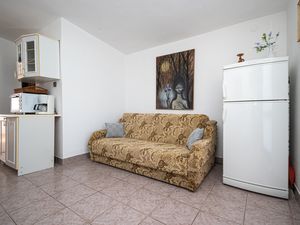 23917175-Ferienwohnung-4-Starigrad-Paklenica-300x225-1