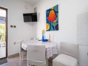 23917175-Ferienwohnung-4-Starigrad-Paklenica-300x225-5