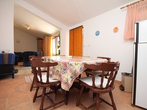 23929417-Ferienwohnung-4-Starigrad-Paklenica-300x225-5