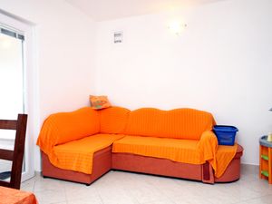 23929433-Ferienwohnung-3-Starigrad-Paklenica-300x225-1