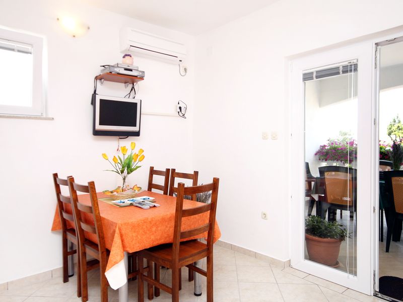 23929433-Ferienwohnung-3-Starigrad-Paklenica-800x600-2