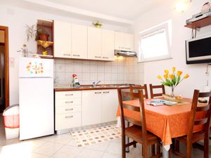 23929433-Ferienwohnung-3-Starigrad-Paklenica-300x225-3