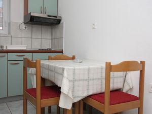 23929440-Ferienwohnung-3-Starigrad-Paklenica-300x225-1