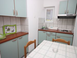 23929440-Ferienwohnung-3-Starigrad-Paklenica-300x225-2