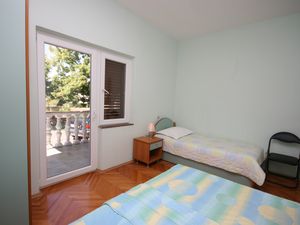 23929437-Ferienwohnung-8-Starigrad-Paklenica-300x225-5