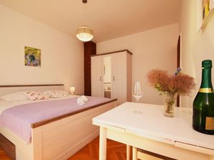 23929455-Ferienwohnung-6-Starigrad-Paklenica-300x225-4