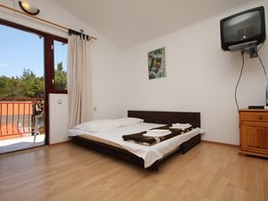 23929260-Ferienwohnung-4-Starigrad-Paklenica-300x225-1