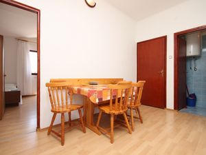 23929260-Ferienwohnung-4-Starigrad-Paklenica-300x225-2