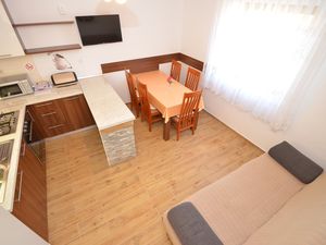 23929405-Ferienwohnung-4-Starigrad-Paklenica-300x225-1