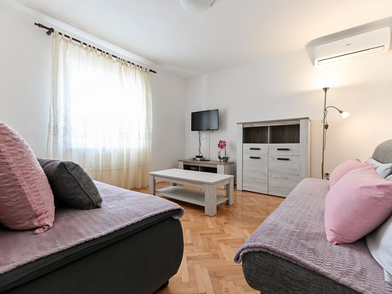 23929409-Ferienwohnung-7-Starigrad-Paklenica-800x600-1