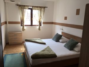 23929430-Ferienwohnung-2-Starigrad-Paklenica-300x225-4