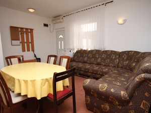 23929436-Ferienwohnung-6-Starigrad-Paklenica-300x225-2