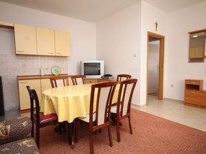 23929436-Ferienwohnung-6-Starigrad-Paklenica-300x225-4