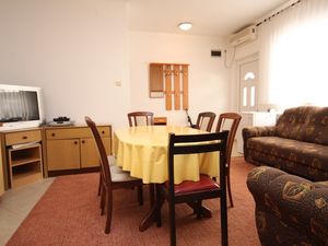 23929436-Ferienwohnung-6-Starigrad-Paklenica-300x225-5