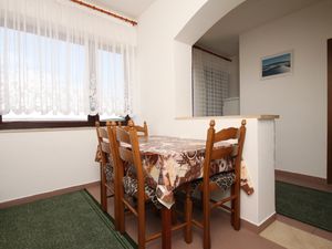 23929431-Ferienwohnung-4-Starigrad-Paklenica-300x225-1