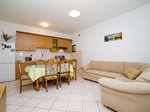 23931711-Ferienwohnung-4-Starigrad-Paklenica-300x225-3