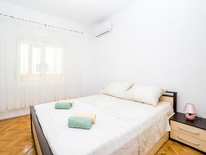 23931711-Ferienwohnung-4-Starigrad-Paklenica-300x225-4