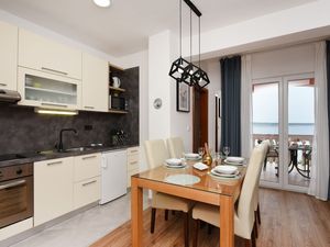 23931887-Ferienwohnung-4-Starigrad-Paklenica-300x225-2