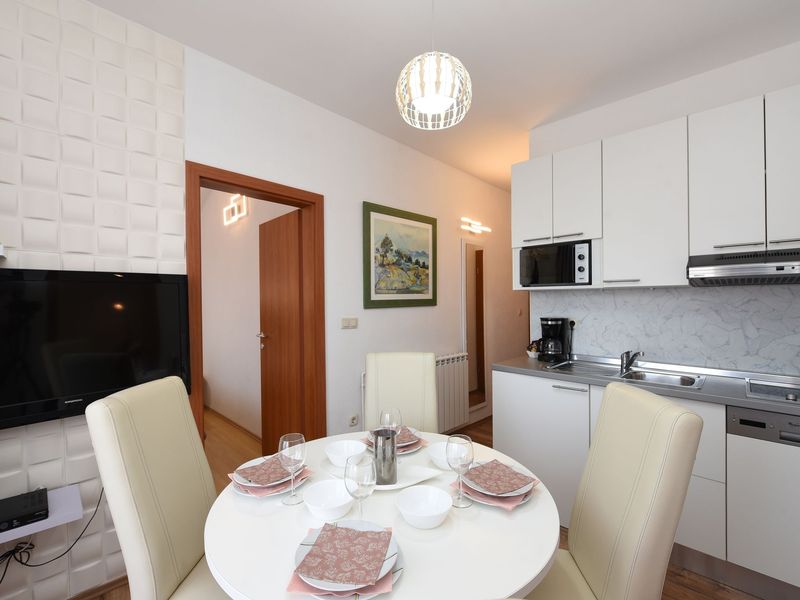 23932497-Ferienwohnung-4-Starigrad-Paklenica-800x600-1