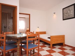 23929442-Ferienwohnung-4-Starigrad-Paklenica-300x225-1