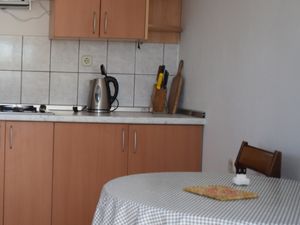 23932877-Ferienwohnung-6-Starigrad-Paklenica-300x225-1