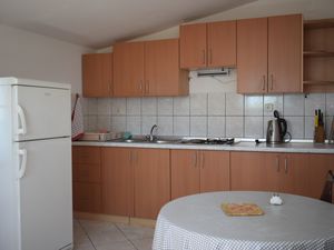 23932877-Ferienwohnung-6-Starigrad-Paklenica-300x225-2