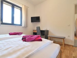 23964513-Ferienwohnung-6-Starigrad-Paklenica-300x225-5