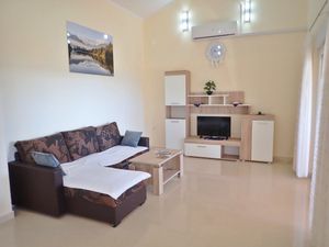 23945021-Ferienwohnung-6-Starigrad-Paklenica-300x225-3