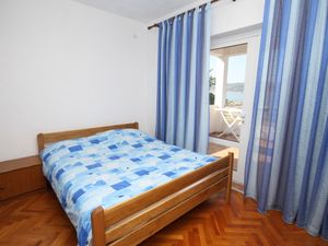 23929394-Ferienwohnung-13-Starigrad-Paklenica-300x225-5