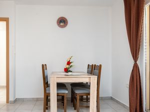 22146491-Ferienwohnung-3-Starigrad-Paklenica-300x225-2