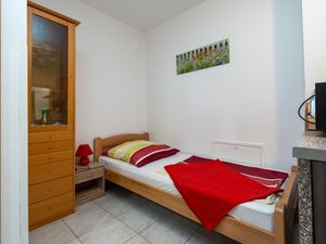 22146491-Ferienwohnung-3-Starigrad-Paklenica-300x225-5