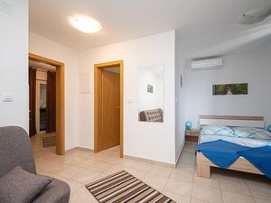 22146623-Ferienwohnung-2-Starigrad-Paklenica-300x225-4