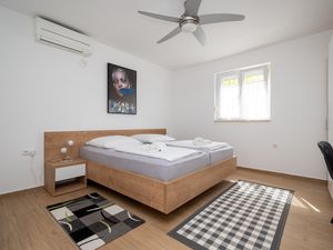 Ferienwohnung für 3 Personen (40 m²) in Starigrad-Paklenica