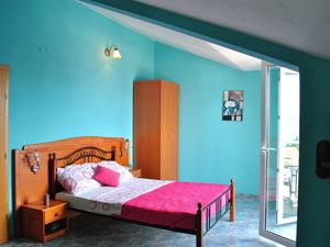 24058846-Ferienwohnung-2-Starigrad-Paklenica-300x225-2