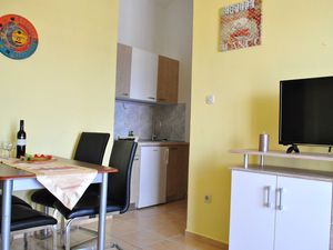 24058848-Ferienwohnung-3-Starigrad-Paklenica-300x225-2