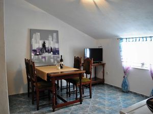 24058849-Ferienwohnung-4-Starigrad-Paklenica-300x225-1