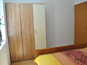 24058849-Ferienwohnung-4-Starigrad-Paklenica-300x225-3