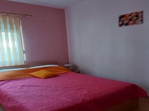 24058851-Ferienwohnung-8-Starigrad-Paklenica-300x225-3