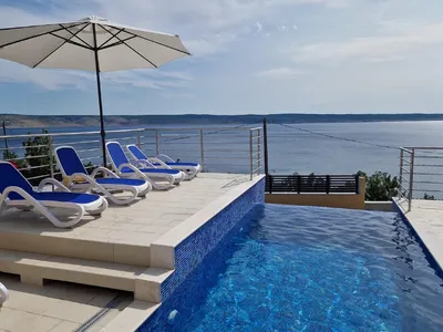 PoolOfHouse