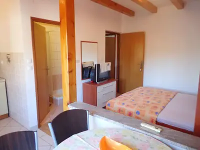Ferienwohnung für 2 Personen (20 m²) in Starigrad-Paklenica 5/10