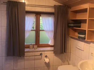 Dusche/WC mit Fenster nach Süden