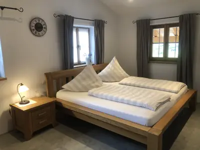 Komfortables Bett mit 2 sep. Wohhlfühlmatratzen