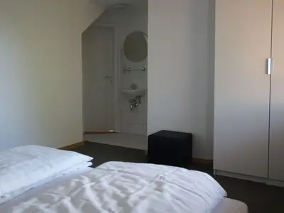 Waschbecken in Schlafzimmer 2